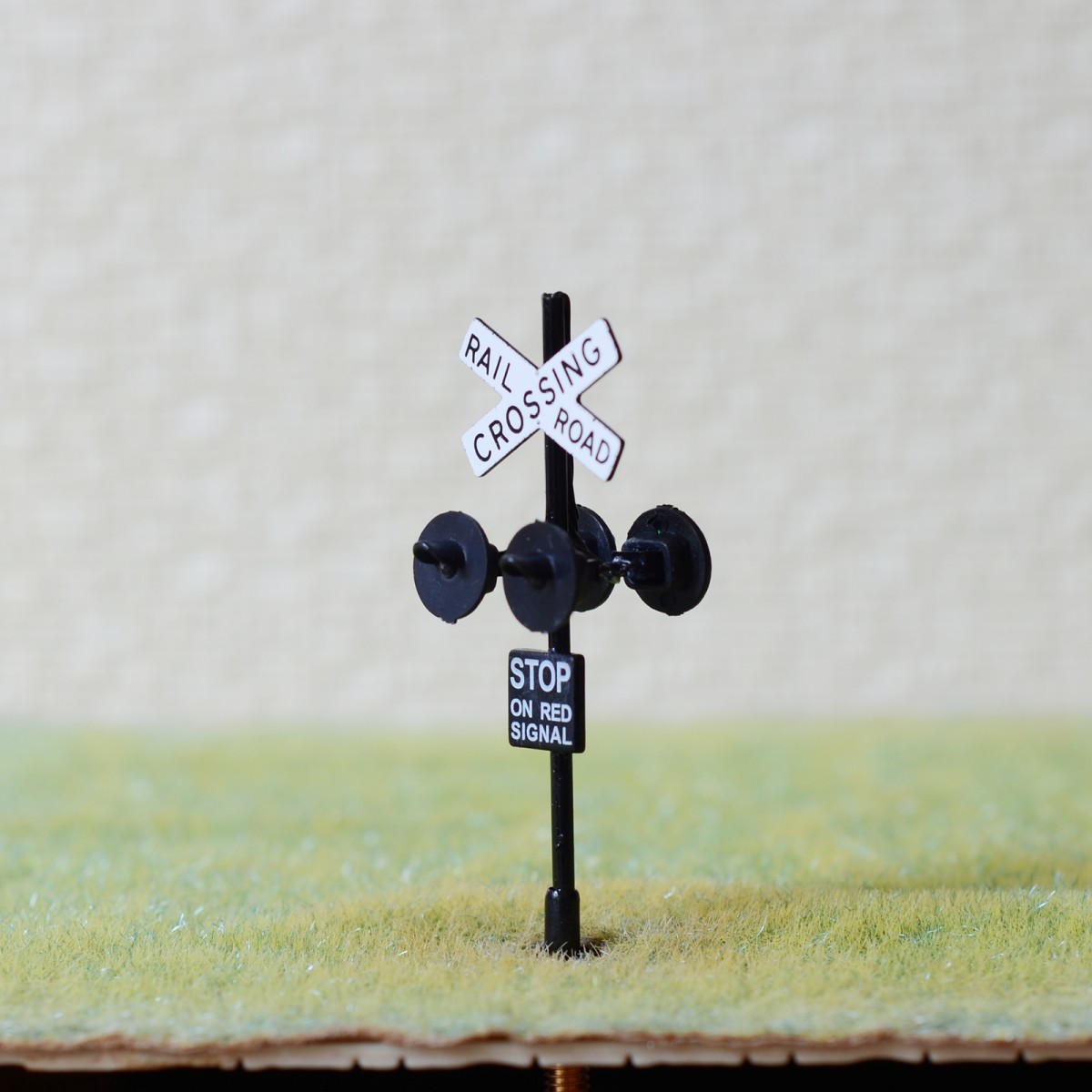 1 x HO scale railroad grade crossing signals LED made 4 target black #X 
